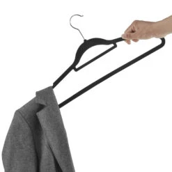 ACAZA Set Van 50 Anti-slip Kleerhangers, Fluweel, Zwart 8 ACAZA Set Van 50 Anti-slip Kleerhangers, Fluweel, Zwart -Beste Opslag Winkel 1000045934 0102