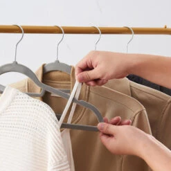 ACAZA Set Van 30 Anti-slip Kleerhangers, Fluweel, Kapstokken Met Broeklat, Grijs -Beste Opslag Winkel 1000046809 0102